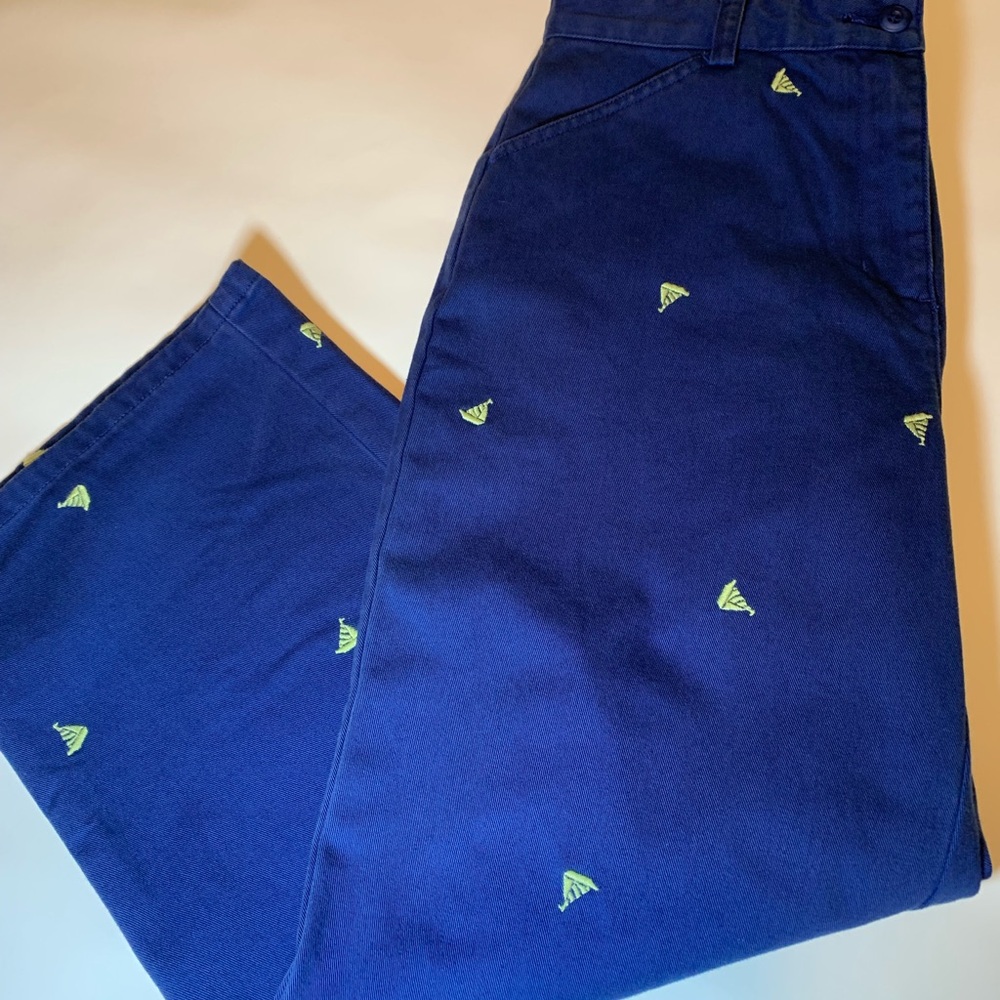 L.L.Bean Women's Blue Cotton Pants with tiny green sailboats. Size 6 petite - Picture 2 of 8